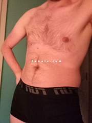 Jeune homme coquin à votre porte