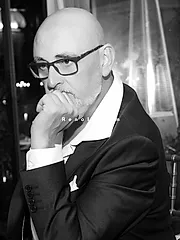 Autorité calme, contrôle assumé - rencontre de caractère