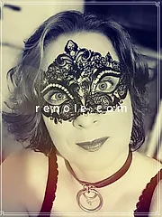 Dominatrice pulpeuse et autoritaire