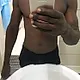 Salut je suis un homme africain élégant respectueux