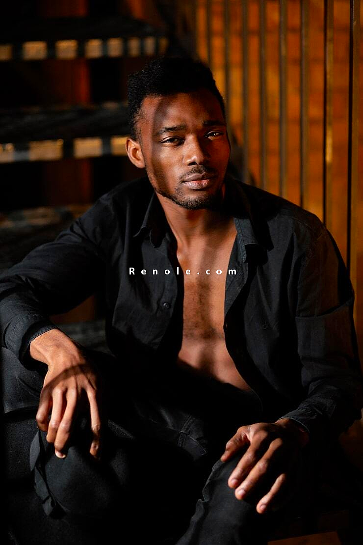 Bel homme antillais bien bâti #1