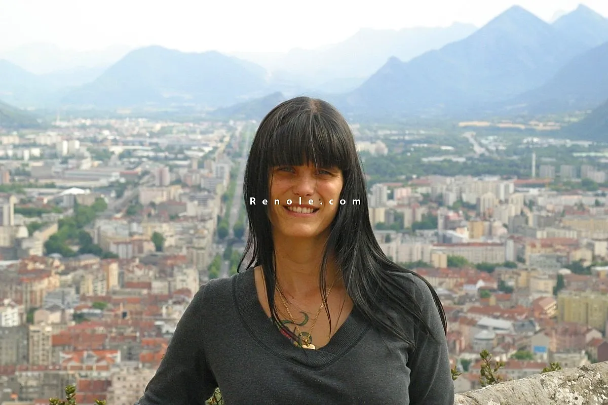 BELLE FRANCAISE BRUNE AUX YEUX BLEUS #1