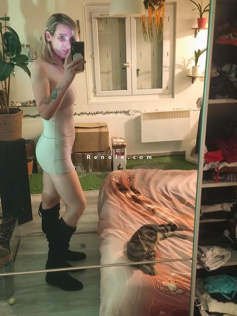 Femme Transgenre sexy fine avec de très jolies courbes #3