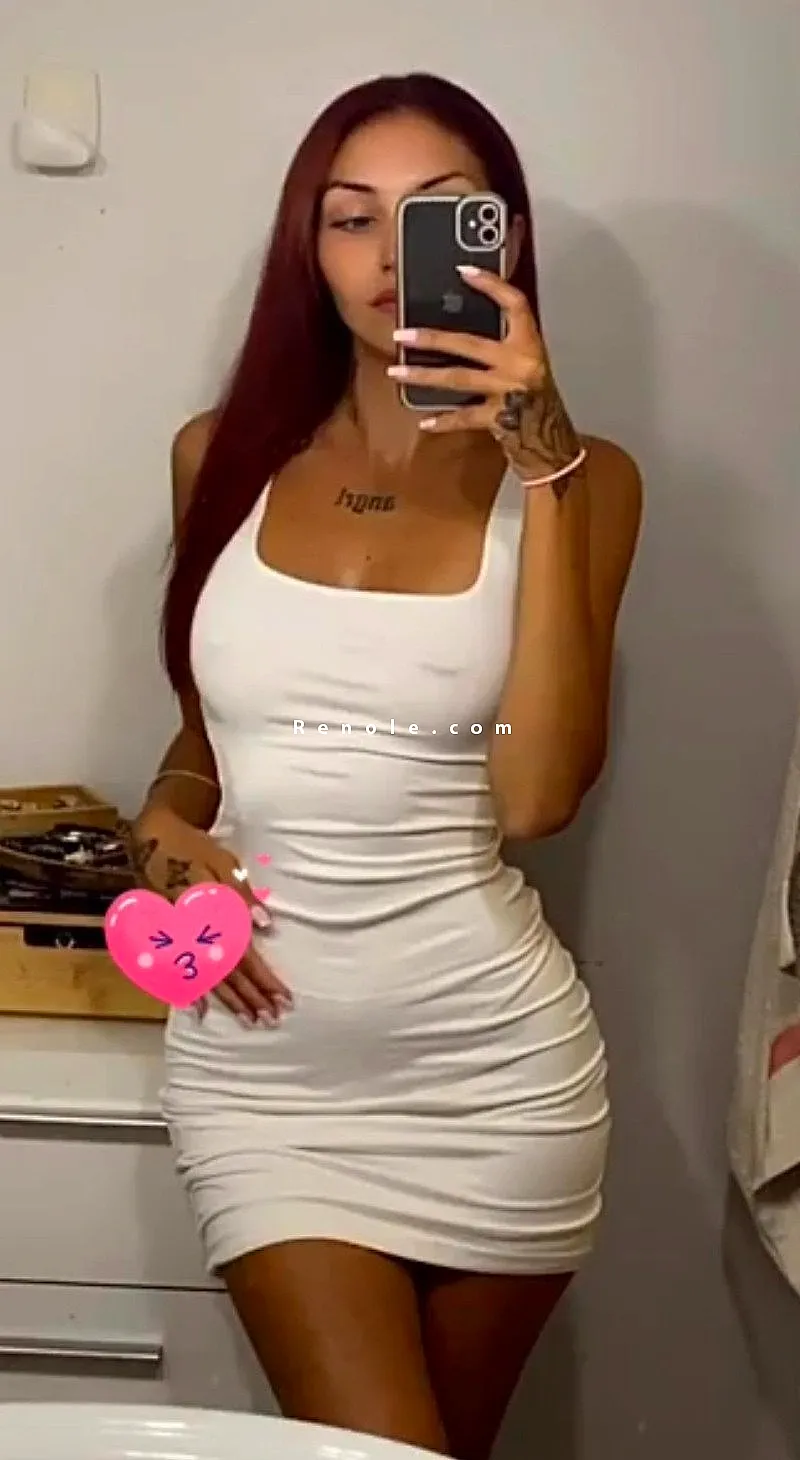 jeune femme brune sexy #1