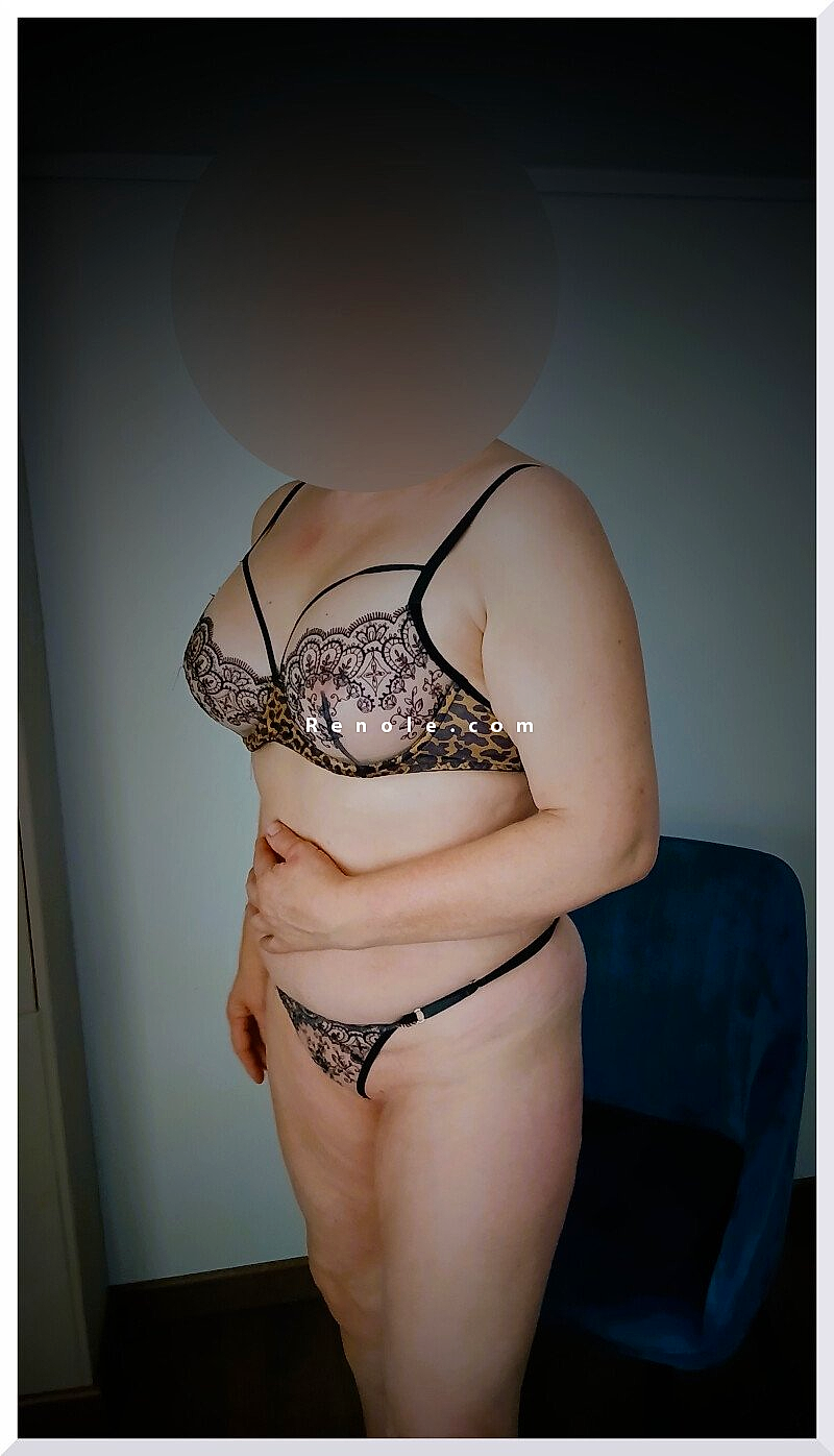 Julia, bourgeoise, sexy et sensuelle #2