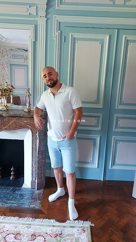 Homme brun au yeux bleus #1