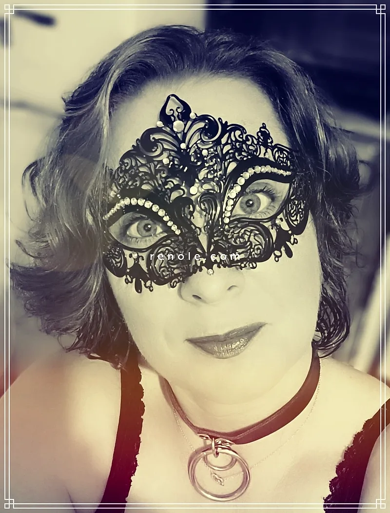 Dominatrice pulpeuse et autoritaire #1