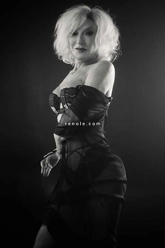 Trans Cougar pour massages erotiques #1