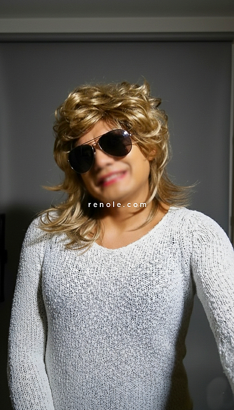 Jeune trans très féminine, mince et sensuelle #3