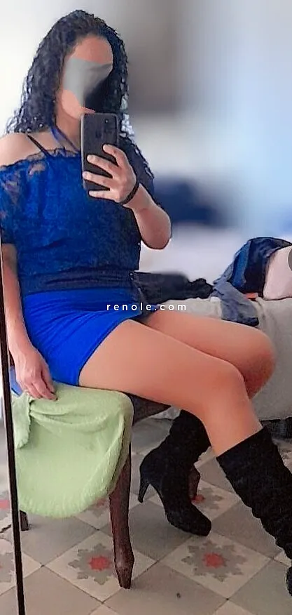 Espagnole latine avec des formes, douce et féminine #3