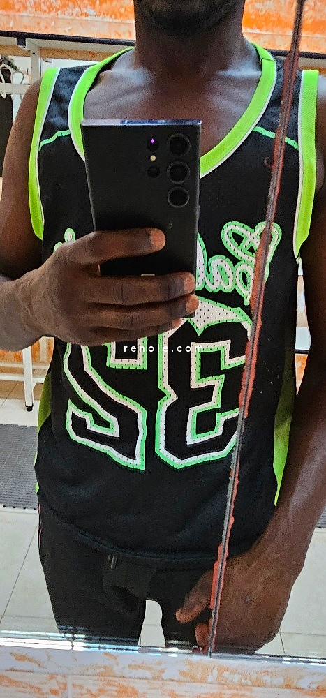Salut je suis un homme africain élégant respectueux #2