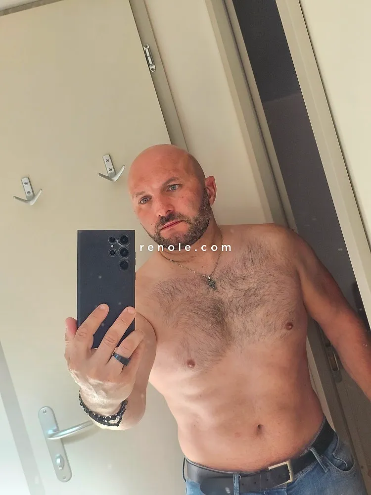 Homme Sportif et calins #1