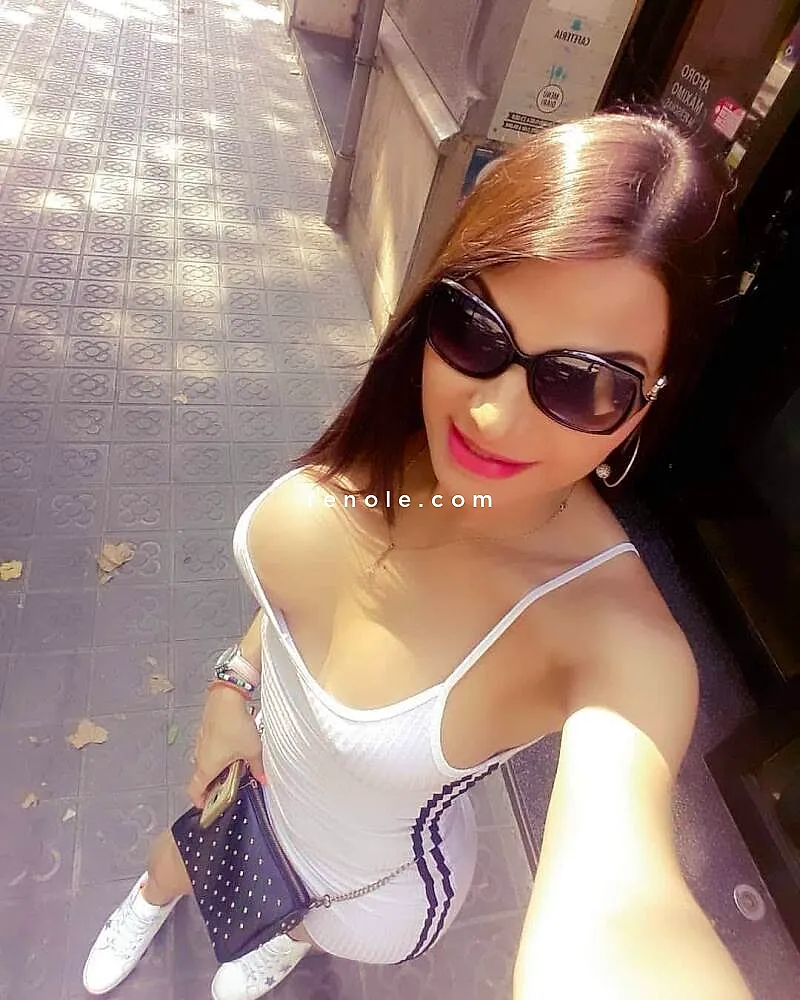 jeune fille sexy disponible a vous couper le souffle. #3