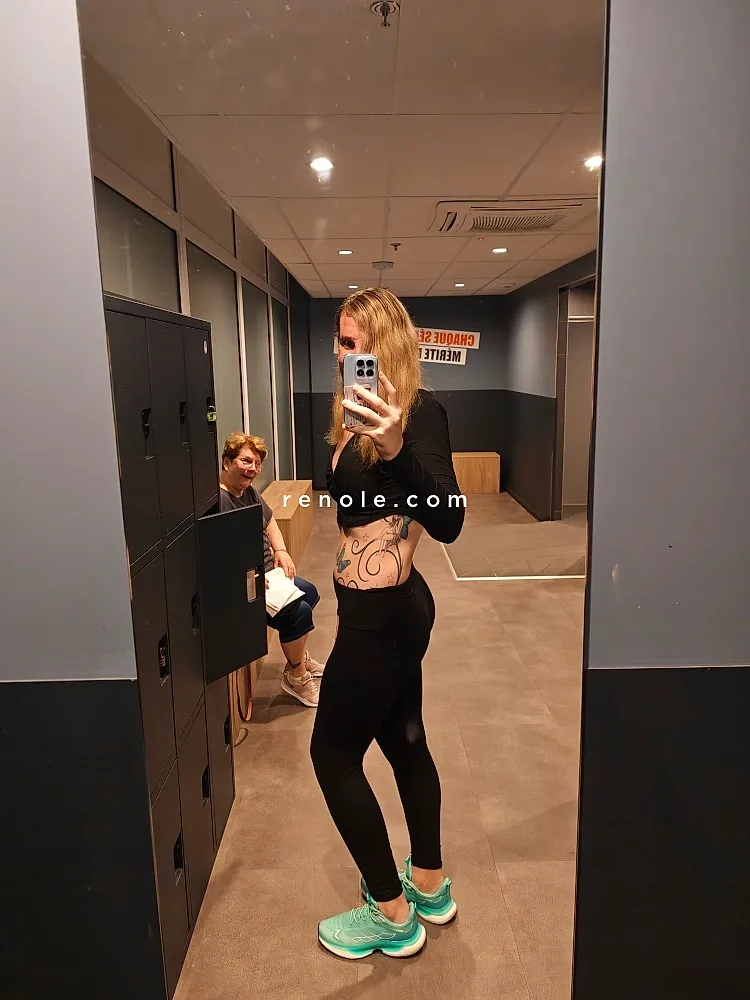 Femme Transgenre sexy fine avec de très jolies courbes #9