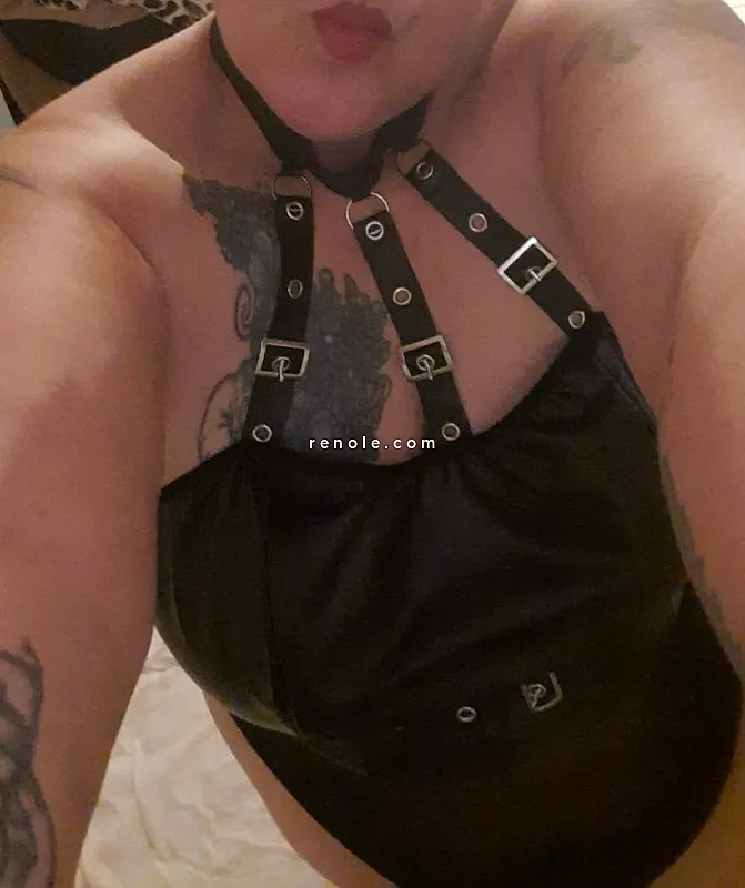 Femme ronde brune #3