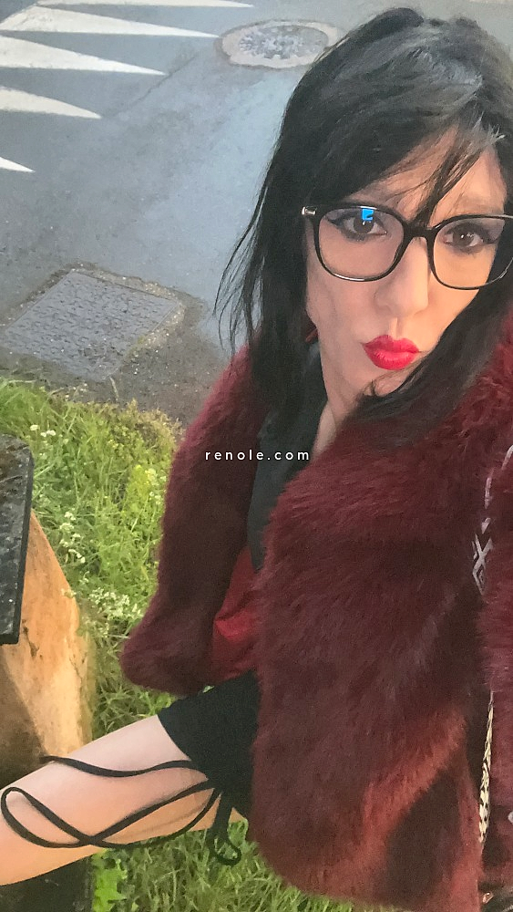 Femme trans soumise #2