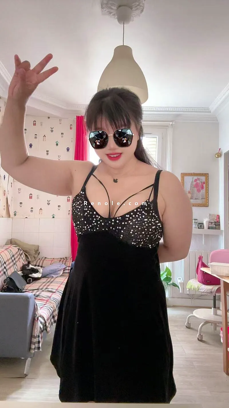 Femme chinoise aux formes généreuuses #1